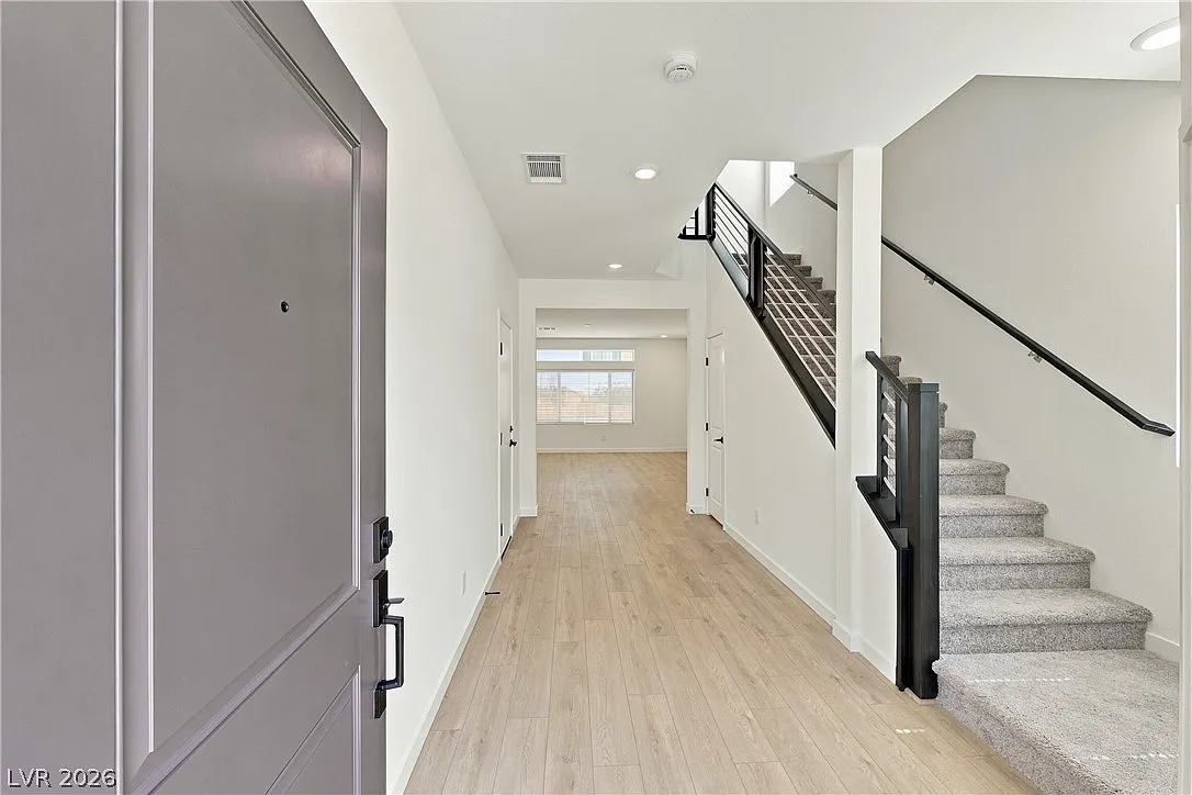 4 bed, 3.5 bath, 2601 sqft, $2,950 — Photo 2