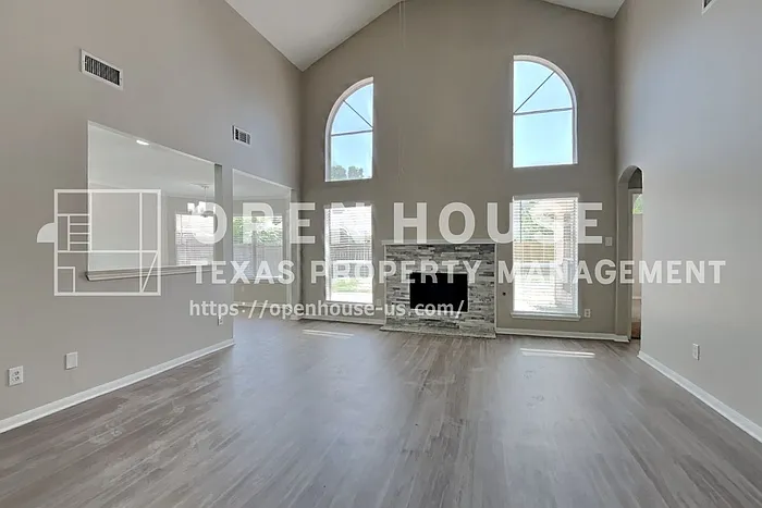 4 bed, 2.5 bath, 2814 sqft, $2,600 — Photo 3