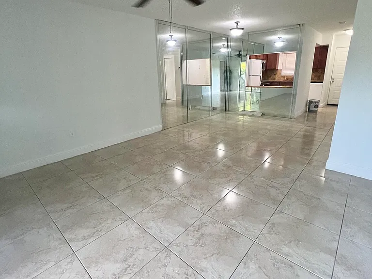 6061 Shakerwood Cir #201 — Photo 8