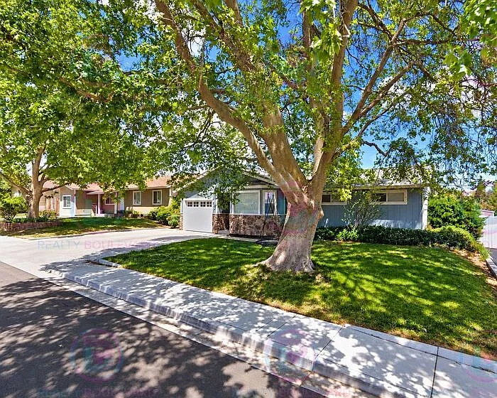 1190 Akard Dr