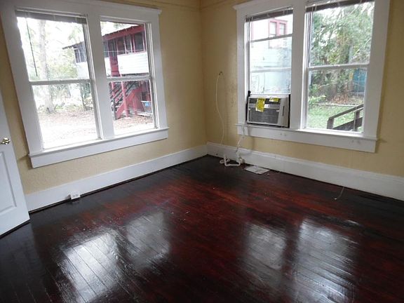 5th image of 504 Woodbine St
