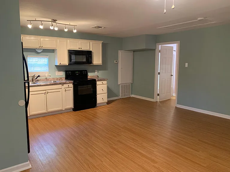 719 W Orleans St #B — Photo 7
