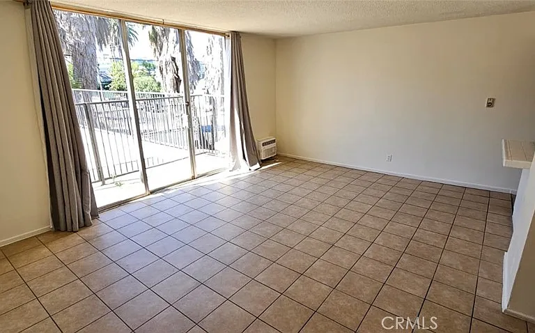206 N Park View St #104 — Photo 13
