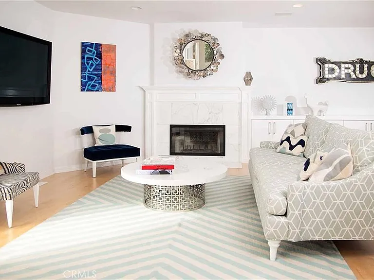 417 Marine Ave — Photo 2