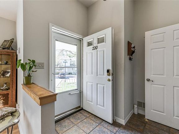 4th image of 220 Driscoll Ct #220