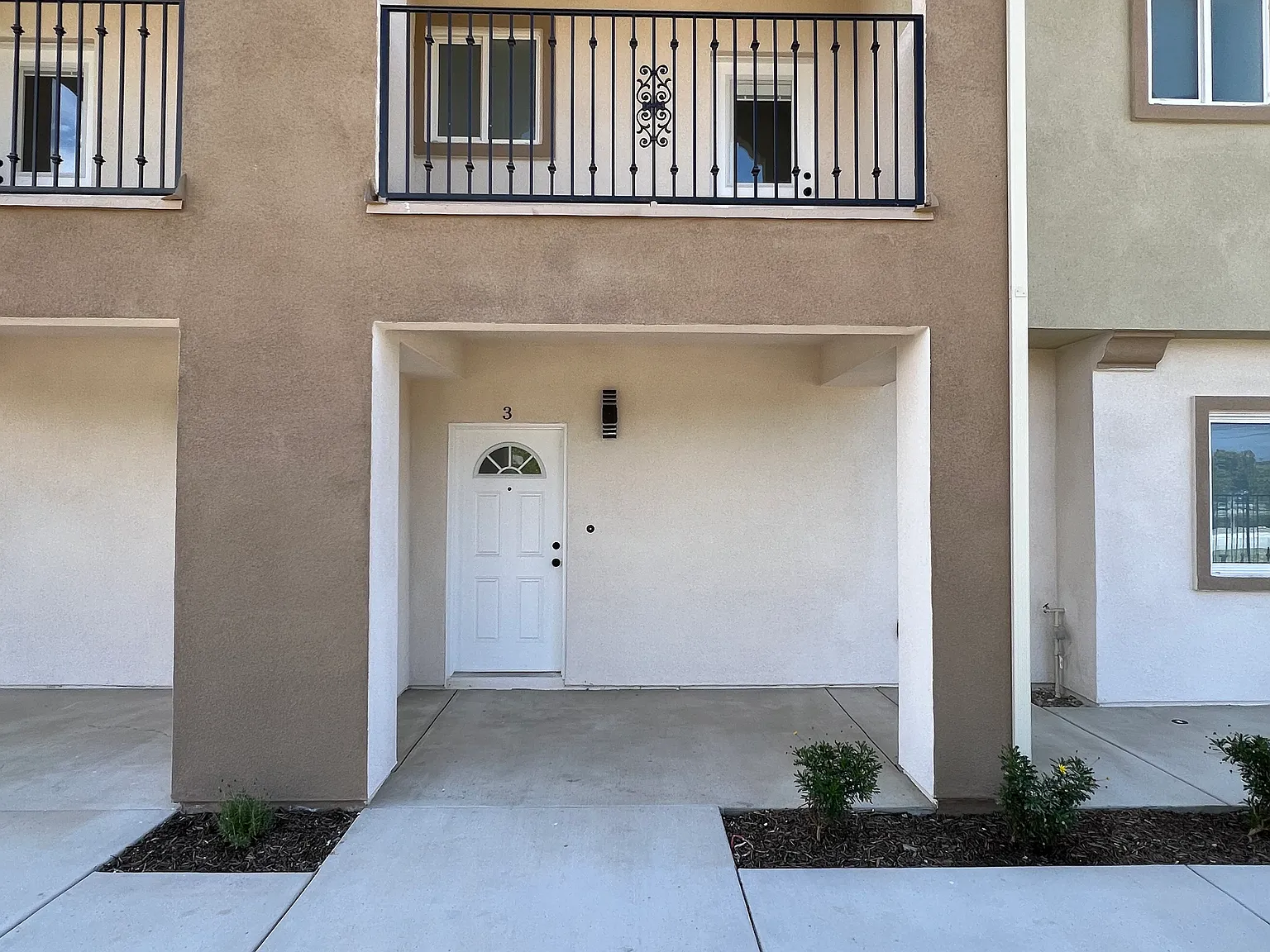 3 bed, 2.5 bath, 1350 sqft, $3,000 — Photo 3