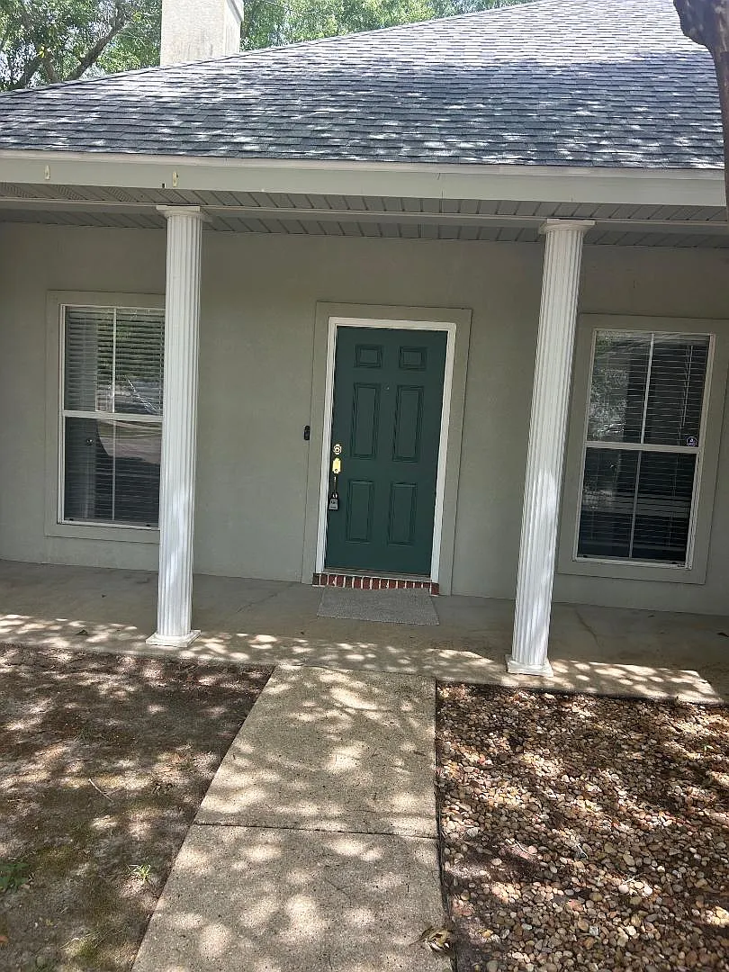 Building Photo - 15092 Warren Dr