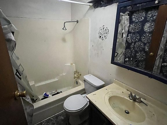 4th image of 1716 S Westmoreland Ave