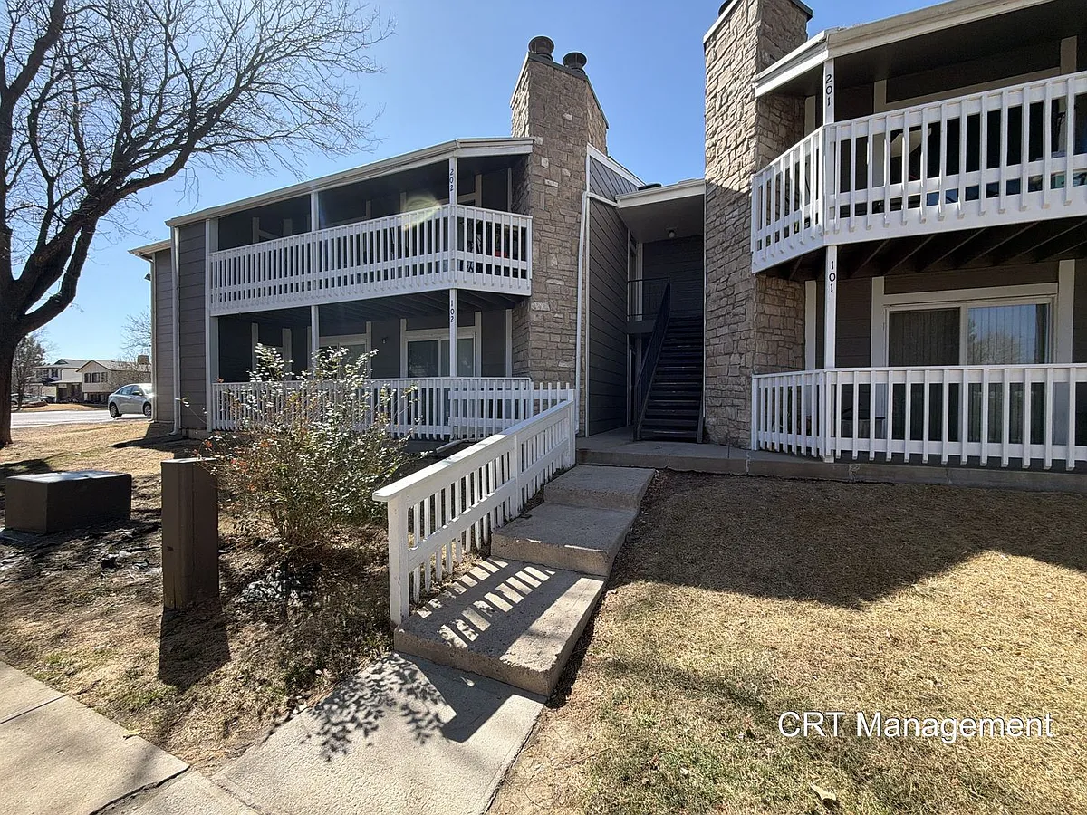 Building Photo - 18133 E Kentucky Ave #102