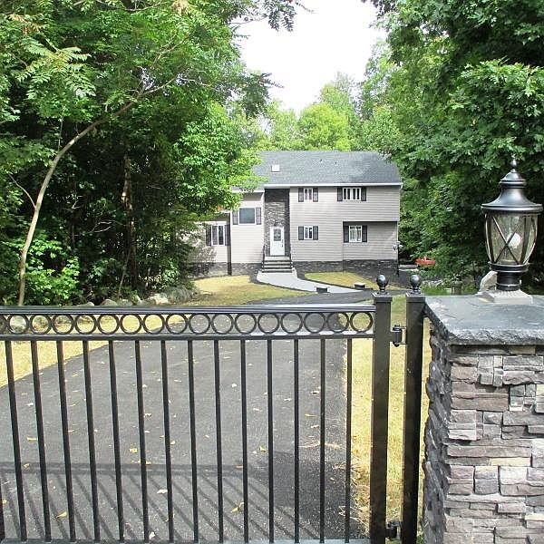 1st image of 27 Woodland Hills Dr