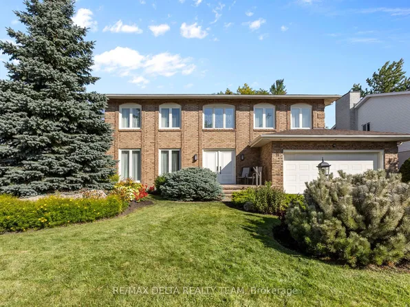 11 Garand Pl, Ottawa, ON K1H 8M1