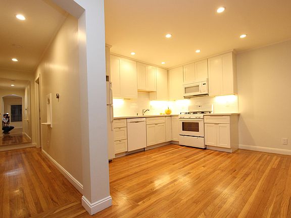 3rd image of 4441 Balboa St APT 2