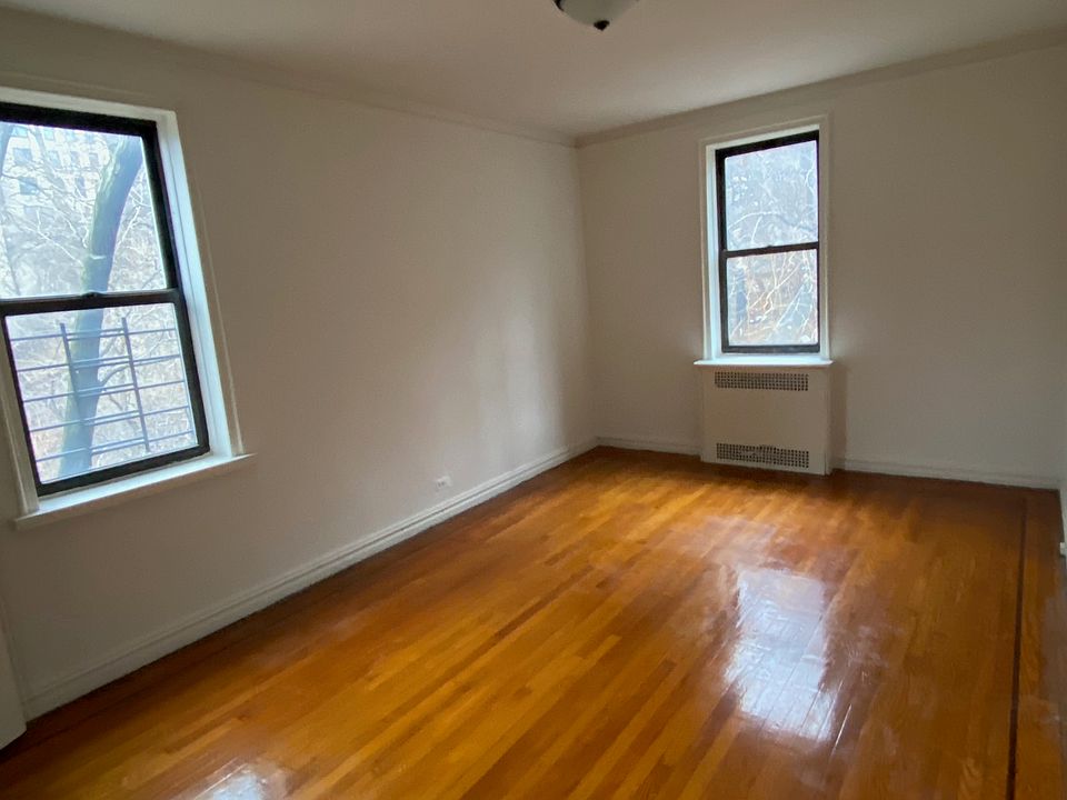 Building Photo 4