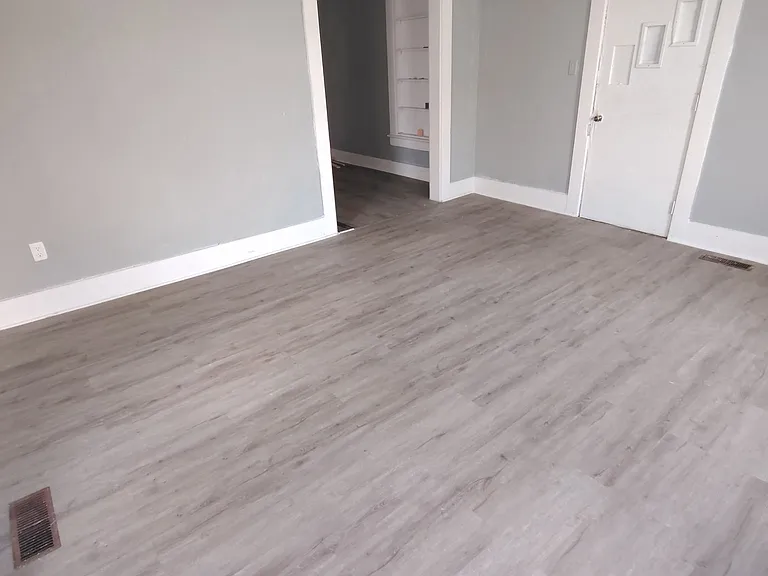 703 E Franklin St — Photo 10