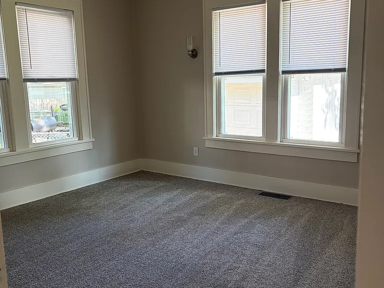 1411 W 4th St — Photo 8