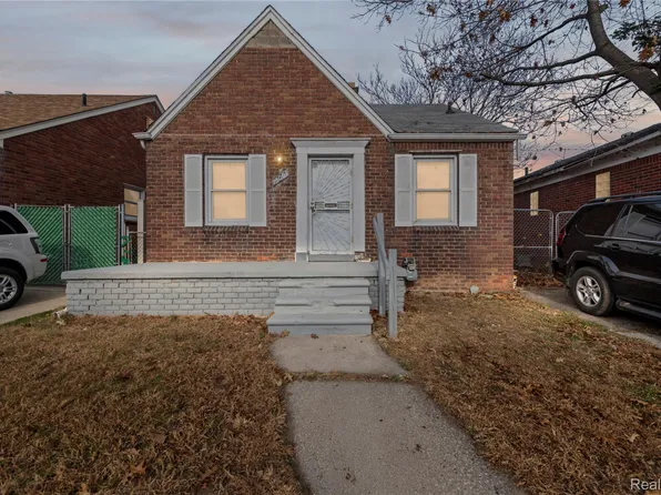 15001 Flanders St, Detroit, MI 48205