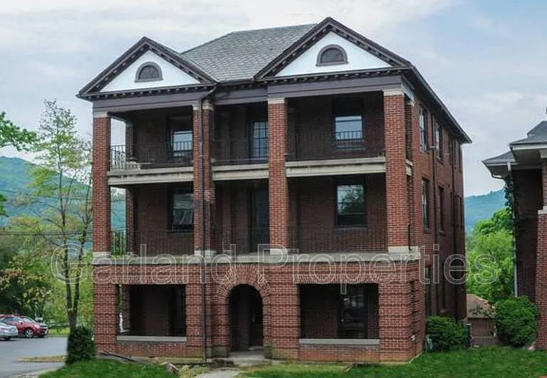 356 Walnut Ave SW #A — Photo 2
