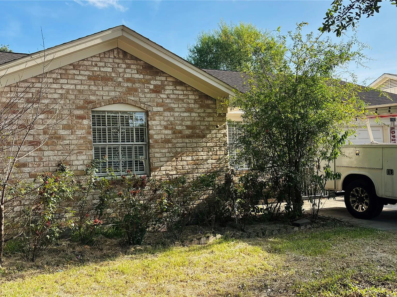 3 bed, 2.0 bath, 2230 sqft, $2,000 — Photo 1