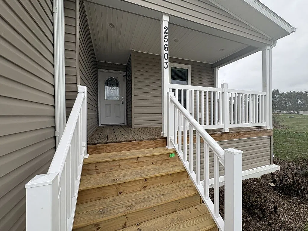 3 bed, 2.0 bath, 1502 sqft, $1,999 — Photo 2