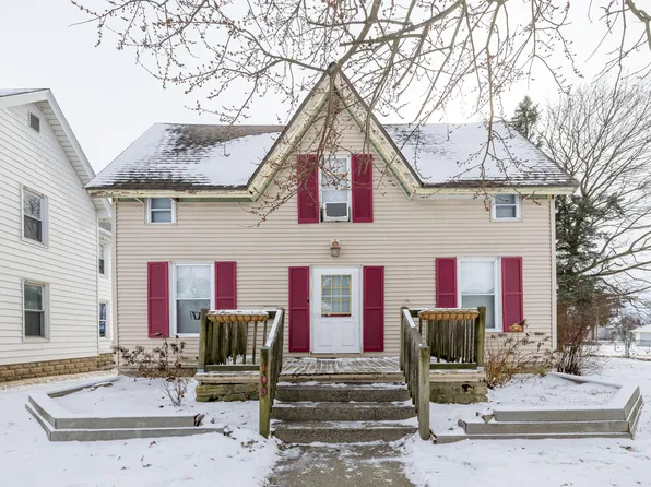 109 E Graham St, Kentland, IN 47951