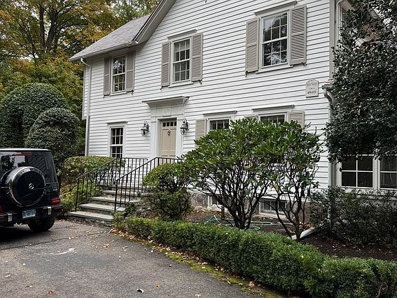 2nd image of 53 Sylvan Rd N