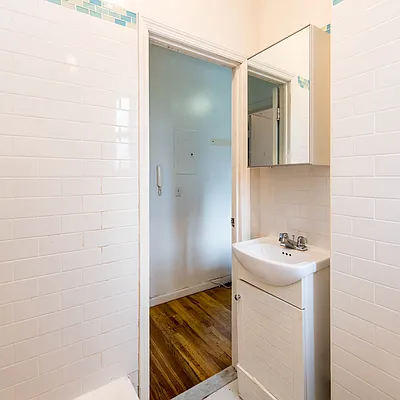 Rented by Nooklyn NYC LLC | media 80