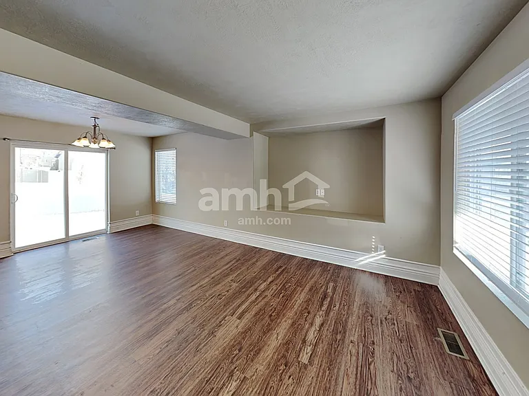 228 W Cedar Grove Ln — Photo 6