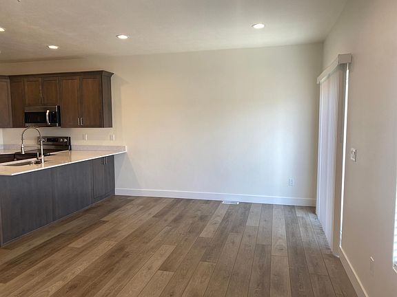 3rd image of 864 Gleneagles Ct