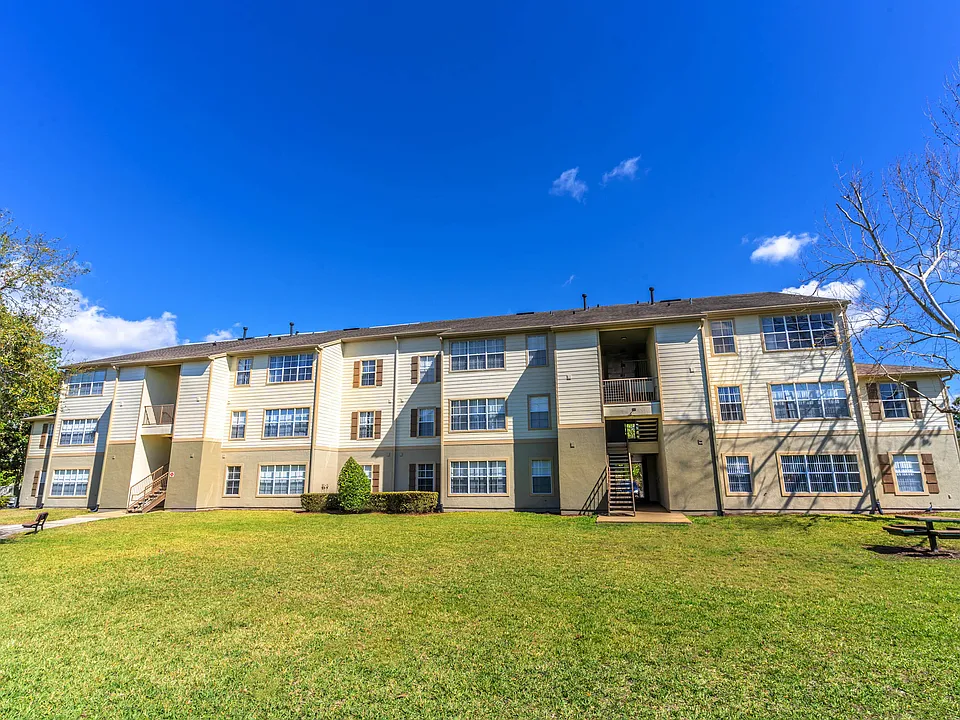 Retreat at Valencia Apartment Homes
