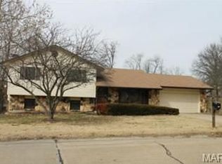1317 Woodstone Dr, Saint Charles, MO