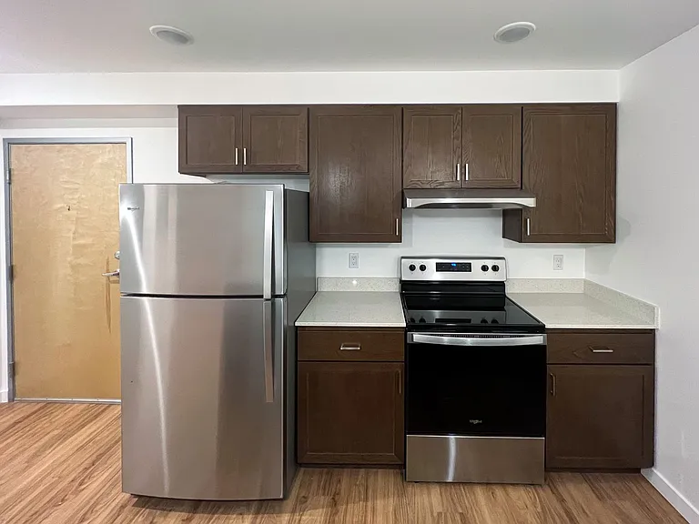 Leeward Apartments — Photo 43