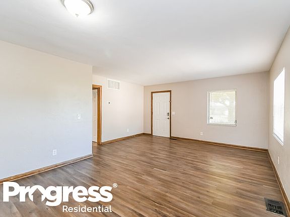 4th image of 7837 Caxton Cir W