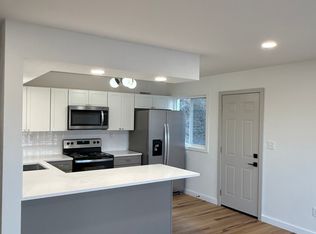730 E Shore Dr APT 6, Pekin, IL 61554