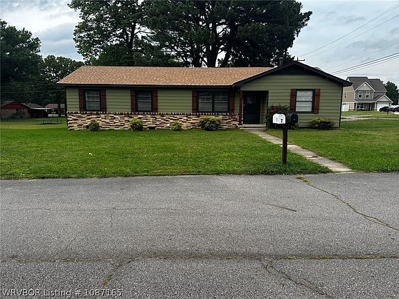 2nd image of 4 Jefferson Dr