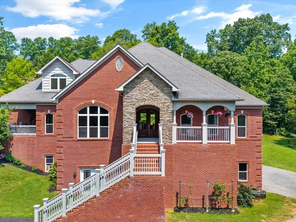 33 Riverside Dr, Oak Ridge, TN 37830