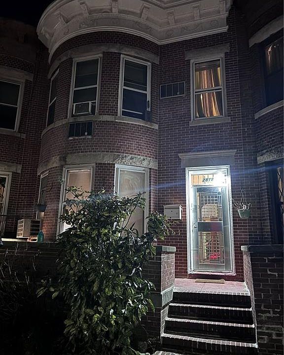 1st image of 2818 Beverley Rd