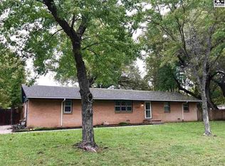 1510 Linwood Dr, Hutchinson, KS 67502