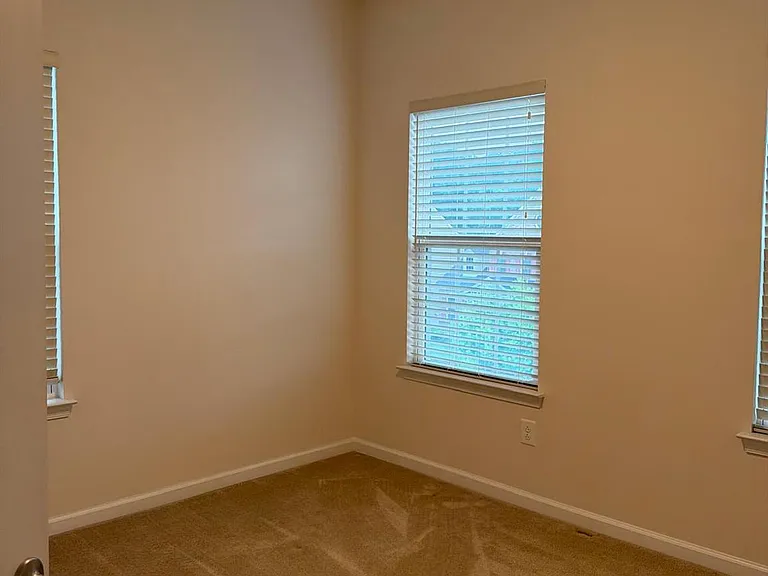 25707 Bishop Grove Ter — Photo 16