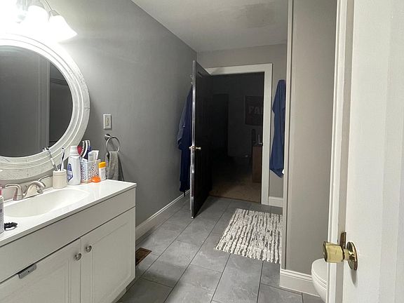 5th image of 218 Belford Ave