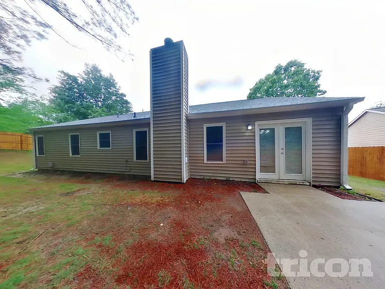 811 Riverstone Ln — Photo 16