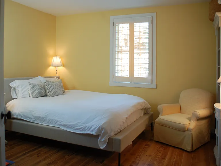 3rd bedroom (upstairs)
