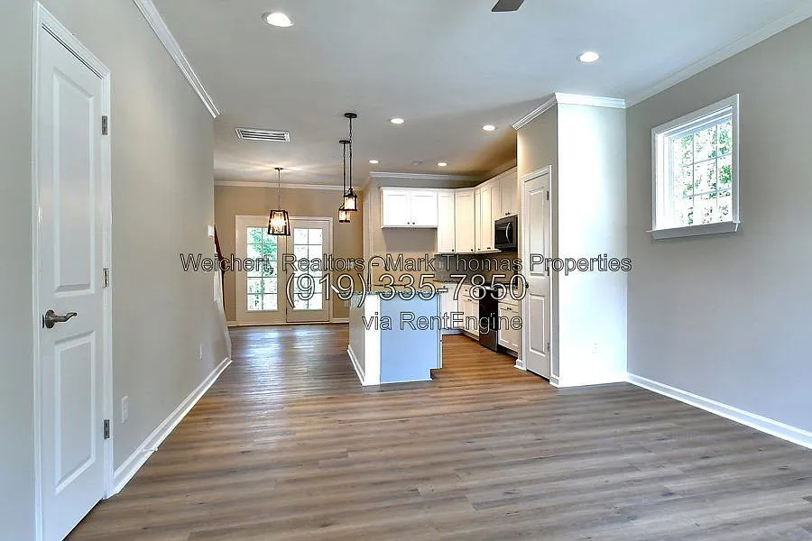 3 bed, 2.5 bath, 1475 sqft, $1,820 — Photo 4