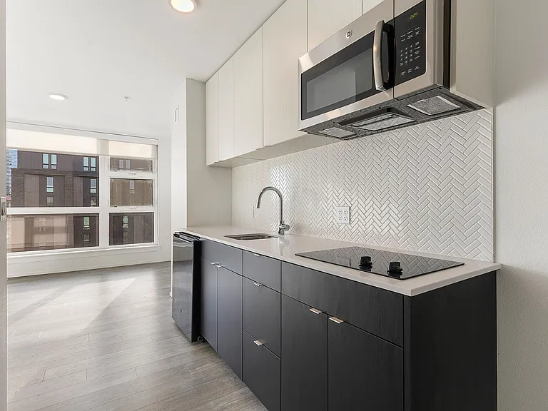 722 E Pike St — Photo 2