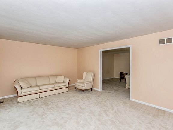 5th image of 1519 Woodroyal West Dr