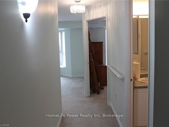 4th image of 20 Saint George St #211