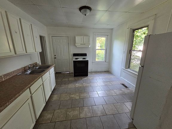 5th image of 1137 N 4th St