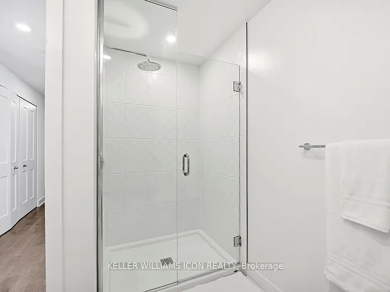 180 George St #1002 — Photo 23