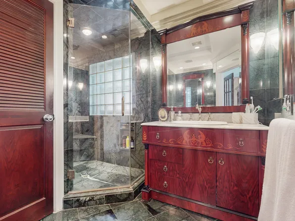 360 East 72nd Street image 12 of 22