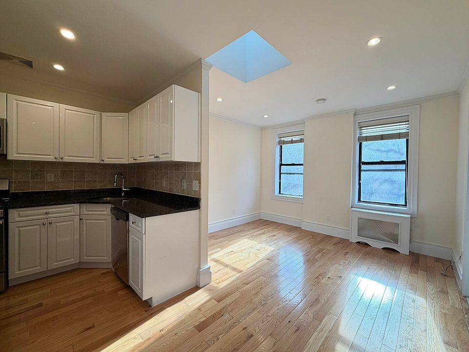 1st image of 150 W 21st St #6W