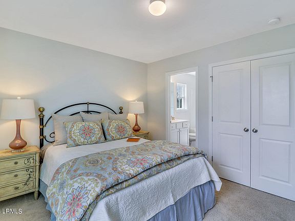 4th image of 68 Whispering Oaks Circle